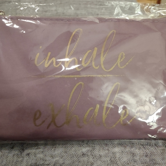 NWT Young Living Essential Oil Pink Inhale Exhale Purse - Picture 3 of 4